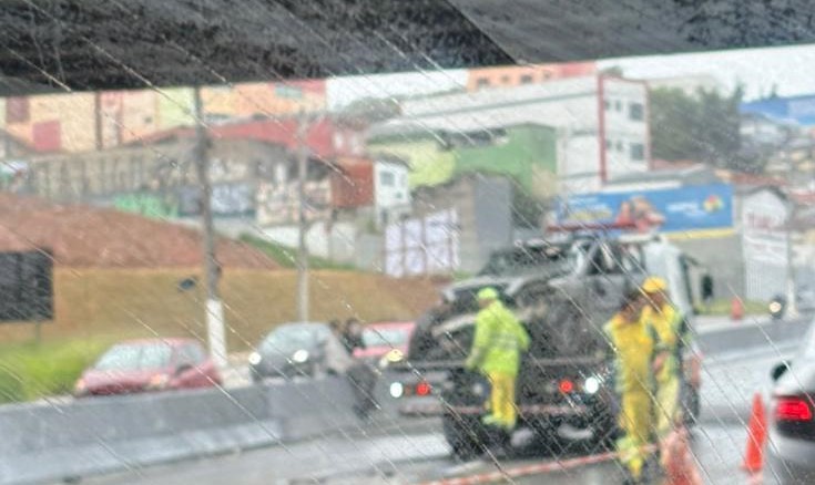 GRAVE ACIDENTE COM CAPOTAMENTO NA AVENIDA LIONS, EM SÃO BERNARDO, DEIXA SEIS VÍTIMAS
