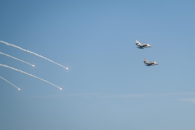 MARINHA DO BRASIL SOBREVOA OS CÉUS DE ITAÚNA COM DEMONSTRAÇÕES ELETRIZANTES NESTE SÁBADO NO VIVO RIO PRO