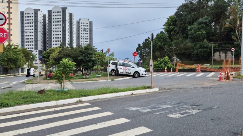 HOMEM DE 72 ANOS É ENCONTRADO MORTO EM CÓRREGO NA AVENIDA LAURO GOMES