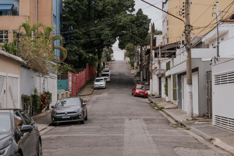 RUAS MARTINI E CÂNDIDO PORTINARI, NO RUDGE RAMOS, RECEBEM OBRAS DE RECAPEAMENTO E SANEAMENTO