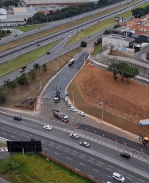 MORADOR REGISTRA AJUSTES FINAIS NA OBRA DO ACESSO AO KM 16 DA ANCHIETA