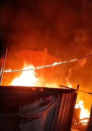 INCÊNDIO PROVOCADO POR CELULAR CARREGANDO DESTRÓI MORADIA EM SANTO ANDRÉ