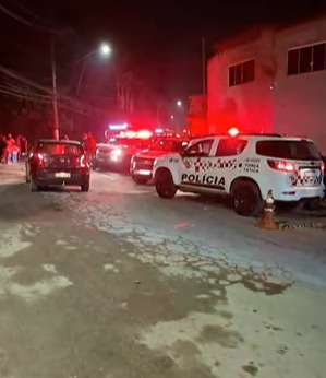 HOMEM MORRE DURANTE AÇÃO DA FORÇA TÁTICA NA ESTRADA DOS ALVARENGAS