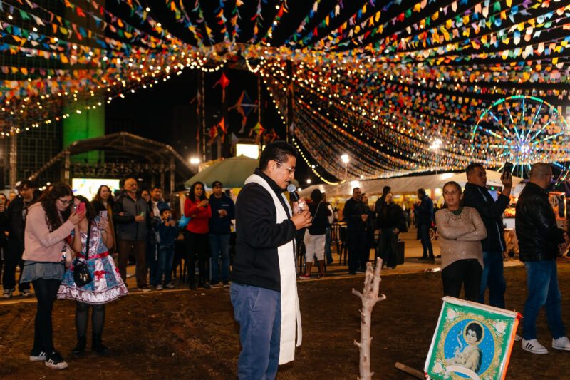 MÚSICA, EMOÇÃO E FÉ MARCAM O SÁBADO NO ARRAIÁ DO PAÇO DE SÃO BERNARDO
