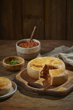 PADARIA BRASILEIRA LANÇA FESTIVAL DE CARNE LOUCA EM CAMPANHA JUNINA