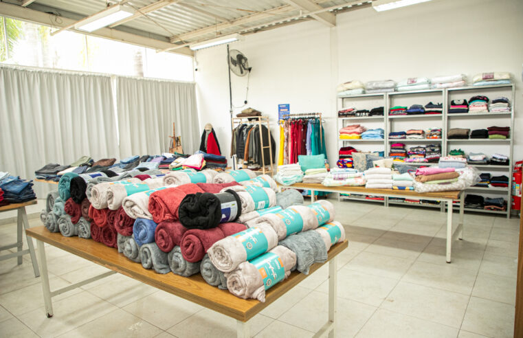 LOJINHA SOLIDÁRIA COMEÇA A DISTRIBUIR AGASALHOS PARA FAMÍLIAS EM VULNERABILIDADE EM SÃO CAETANO