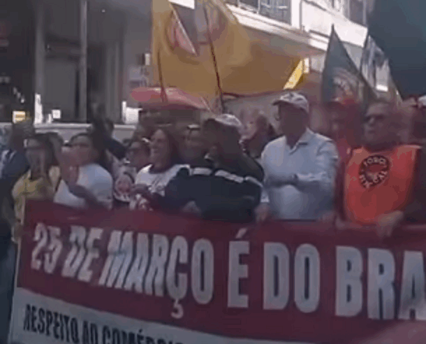 ATO CONTRA TRUMP MOBILIZA MANIFESTANTES NA REGIÃO DA 25 DE MARÇO