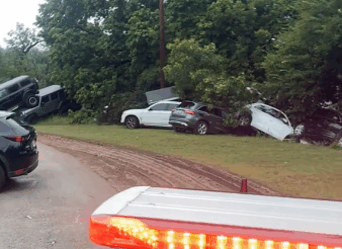TRAGÉDIA NO TEXAS: 43 MORTES E 27 MENINAS DESAPARECIDAS EM ACAMPAMENTO; GOVERNO BRASILEIRO LAMENTA
