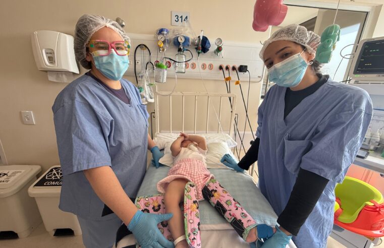 HOSPITAL DA MULHER DE SÃO BERNARDO CELEBRA DESENVOLVIMENTO DE BEBÊ PREMATURA COM USO DE ÓRTESE PERSONALIZADA