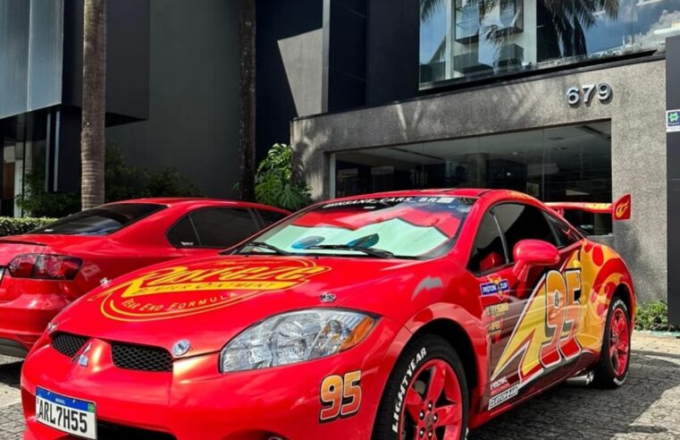 MORADOR DE SÃO BERNARDO CUSTOMIZA MITSUBISHI ECLIPSE EM UM RELÂMPAGO MCQUEEN DO FILME CARROS E FAZ SUCESSO NAS RUAS