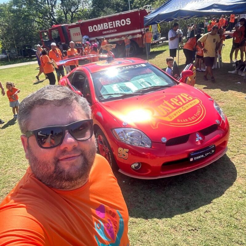 MORADOR DE SÃO BERNARDO CUSTOMIZA MITSUBISHI ECLIPSE EM UM RELÂMPAGO MCQUEEN DO FILME CARROS E FAZ SUCESSO NAS RUAS