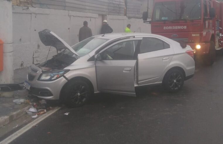 HOMEM PASSA MAL E BATE EM POSTE NA ROTATÓRIA DA AV. ROTARY