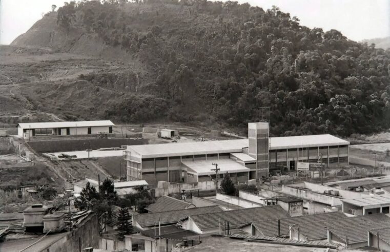 A CONSTRUÇÃO DA ESCOLA ESTADUAL PROFESSOR CARLOS PEZZOLO – FOTOS ANTIGAS