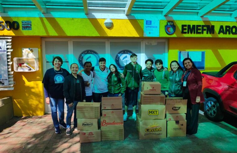 MEIAS VIRAM COBERTORES EM AÇÃO SOCIAL DE ESTUDANTES EM SÃO CAETANO