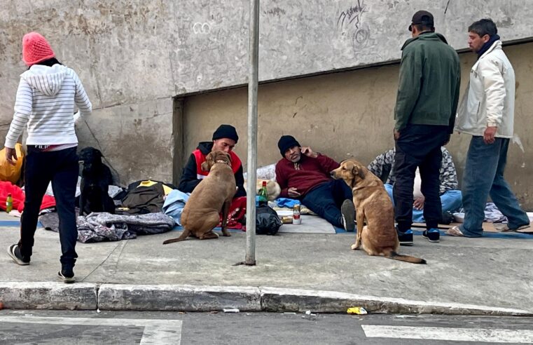 VOLUNTÁRIOS SE UNEM PARA LEVAR COMIDA E AGASALHOS A QUEM MAIS PRECISA NO FRIO EM SÃO BERNARDO