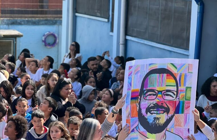 PAIS, PROFESSORES E ESTUDANTES DA EMEB FLORESTAN HOMENAGEIAM PROFESSOR QUE MORREU EM JUNHO