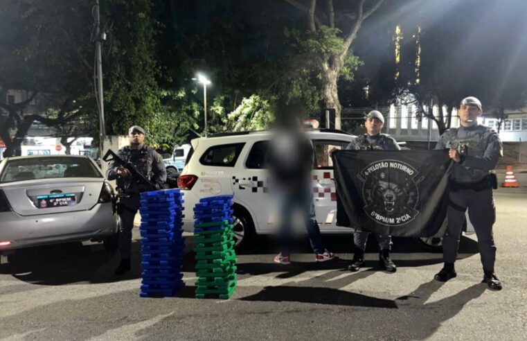 PM PRENDE UM E APREENDE 101 TABLETES DE DROGA ESCONDIDOS EM SISTEMA DE SOM DE CARRO NA AVENIDA LIONS