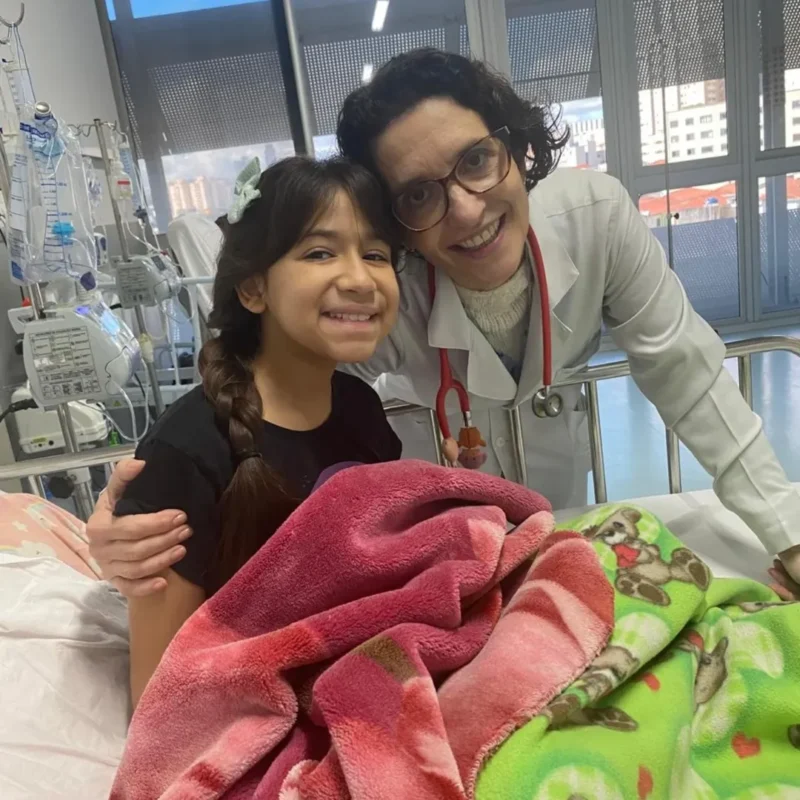 APÓS 11 DIAS INTERNADA, PEQUENA HELENA DE 9 ANOS RECEBE ALTA E MÃE AGRADECE EQUIPE MÉDICA
