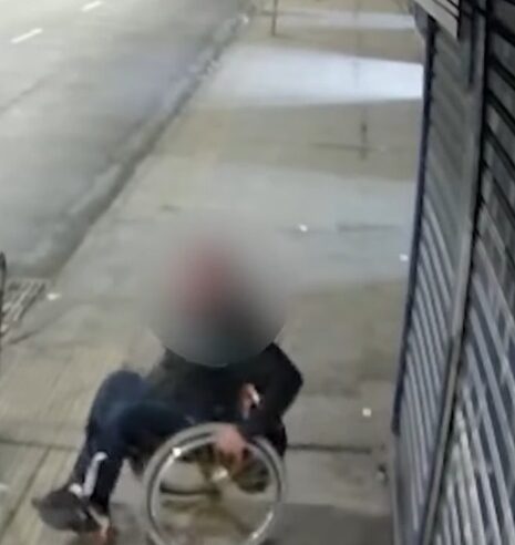 LOJA É PICHADA NA PRAÇA LAURO GOMES