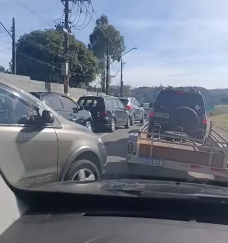 MORADORES DO RIACHO GRANDE ENFRENTAM LENTIDÃO PARA SAIR DO BAIRRO NESTE SÁBADO