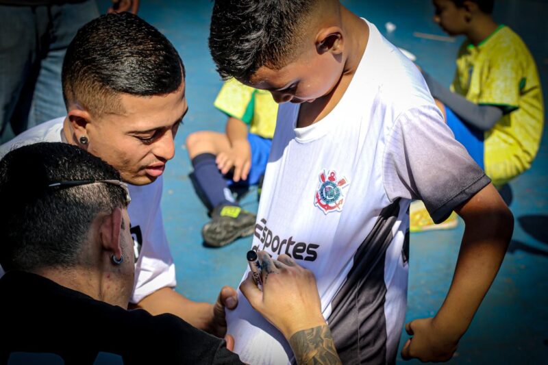 “EU CRESCI AQUI E SEI O VALOR QUE ISSO TEM”, DIZ SAMUEL LINO AO PARTICIPAR DE PROJETO SOCIAL NO PARQUE SÃO BERNARDO