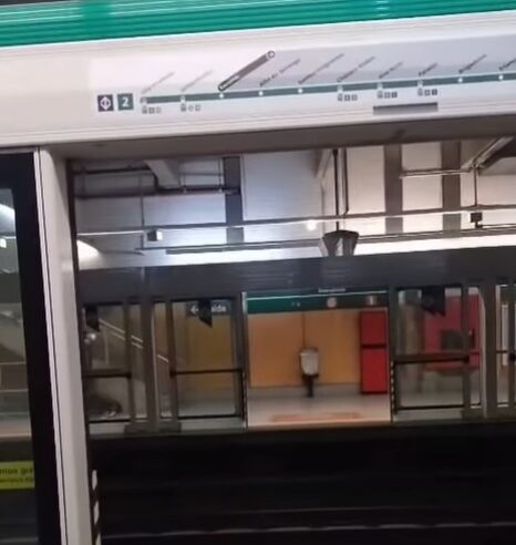 PORTAS DE PLATAFORMA NA LINHA 2-VERDE ESTÃO ABERTAS. O QUE ACONTECEU?