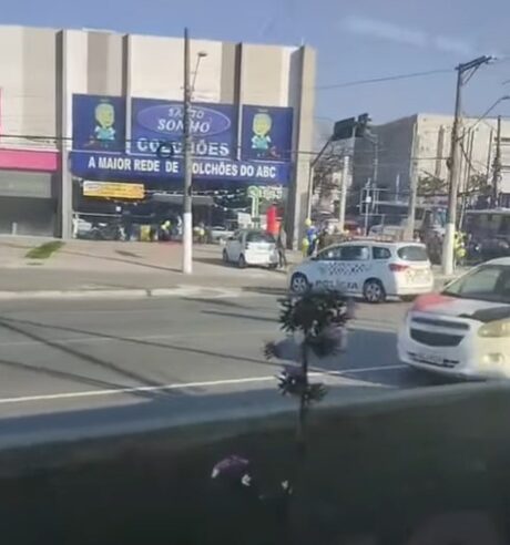 ACIDENTE ENVOLVENDO CARRO E MOTO NO CRUZAMENTO DA FARIA LIMA COM A FREI GASPAR