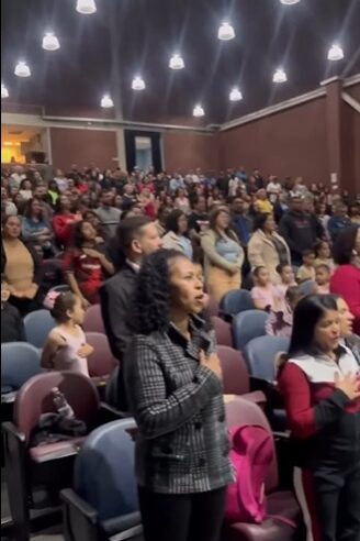 NOITE DE CULTURA E CUIDADO REÚNE MORADORES DE SÃO BERNARDO NO TEATRO INEZITA BARROSO