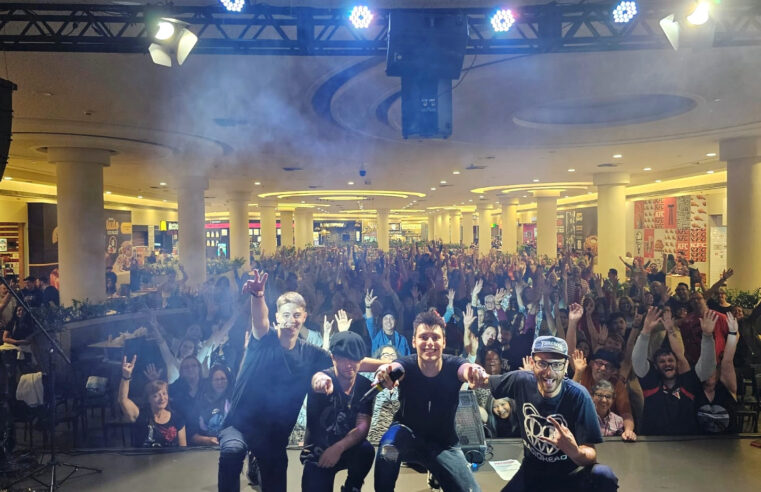 CAPA OFICIAL DO CAPITAL INICIAL APRESENTA-SE NO ATRIUM SHOPPING