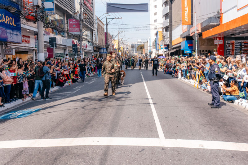 DESFILE CÍVICO-MILITAR DE 472 ANOS DE SÃO BERNARDO REÚNE GRANDE PÚBLICO À RUA MARECHAL