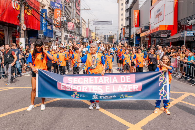 DESFILE CÍVICO-MILITAR DE 472 ANOS DE SÃO BERNARDO REÚNE GRANDE PÚBLICO À RUA MARECHAL