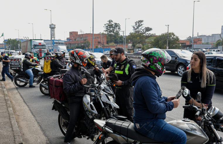 PREFEITURAS DE SÃO CAETANO E SANTO ANDRÉ REALIZAM AÇÃO EDUCATIVA PARA CONDUTORES DE VEÍCULO E MOTOCICLETAS