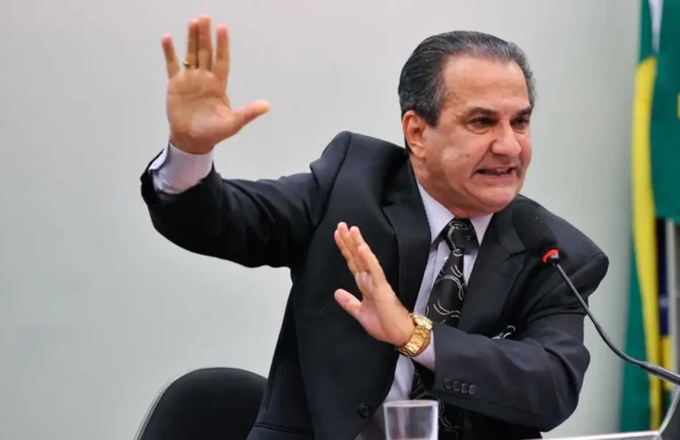 MALAFAIA TEM CELULAR APREENDIDO PELA PF E É PROIBIDO DE DEIXAR O PAÍS