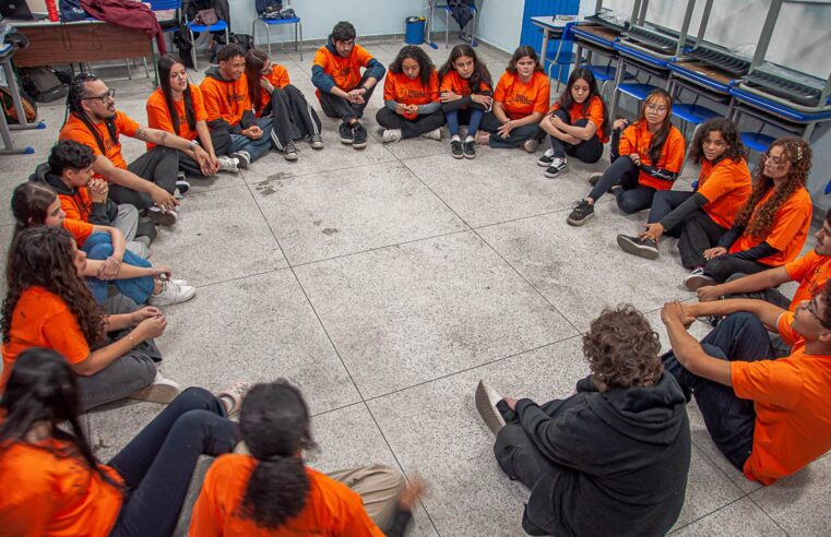 ESCOLA ITINERANTE DE TEATRO INICIA AULAS GRATUITAS EM ESCOLAS PÚBLICAS DE SANTO ANDRÉ