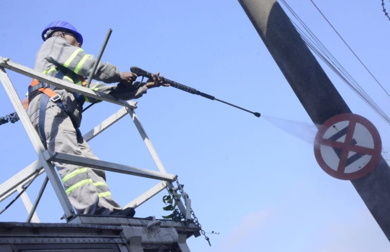 SANTO ANDRÉ INTENSIFICA MANUTENÇÃO E LIMPEZA DE PLACAS DE SINALIZAÇÃO E LOGRADOUROS