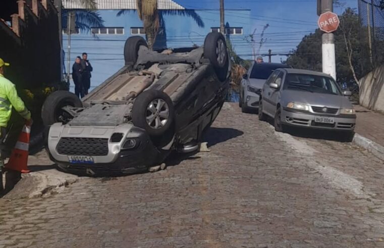  CARRO CAPOTA NO RIACHO GRANDE NESTE DOMINGO