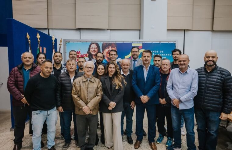 PREFEITA JESSICA CORMICK SE REÚNE COM SECRETARIADO E VEREADORES