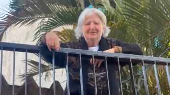 DONA NINA RELEMBRA INAUGURAÇÃO E CELEBRA REABERTURA DA BIBLIOTECA MANUEL BANDEIRA NO BAETA