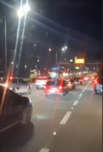 ACIDENTE ENTRE CARRO E CAMINHÃO CAUSA TRÂNSITO NA ANCHIETA