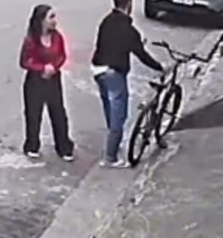 CICLISTA TOMA CELULAR DAS MÃOS DE MULHER NA VILA SÃO PEDRO