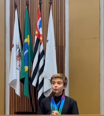 ESTUDANTE DE SÃO BERNARDO QUE CONQUISTOU OURO EM OLIMPÍADA DE MATEMÁTICA EM SINGAPURA RECEBE MOÇÃO NA CÂMARA MUNICIPAL