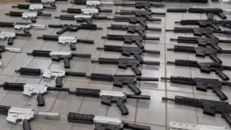 PM FECHA FÁBRICA CLANDESTINA DE ARMAS NO INTERIOR DE SP E APREENDE 40 FUZIS
