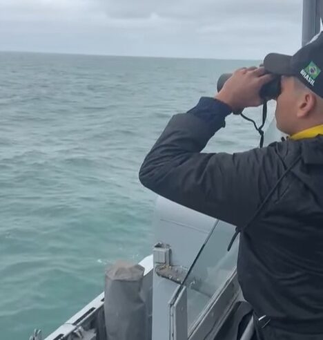 LANCHA COM 3 PESSOAS DESAPARECE PERTO DA ILHA DAS COBRAS, NO LITORAL DE SP