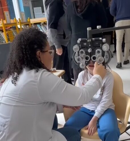 50 MIL ALUNOS DE ESCOLAS MUNICIPAIS RECEBERÃO AVALIAÇÕES OFTALMOLÓGICAS E AUDITIVAS COM ENTREGA GRATUITA DE ÓCULOS