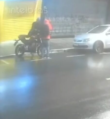 MORADORA DA VILA SÃO PEDRO TEM MOTO FURTADA NA RUA MARECHAL DEODORO