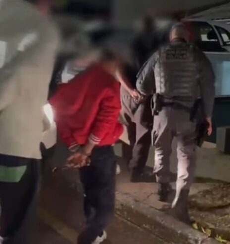 PM PRENDE TRÊS PESSOAS POR FURTO NA OXXO DA VERGUEIRO