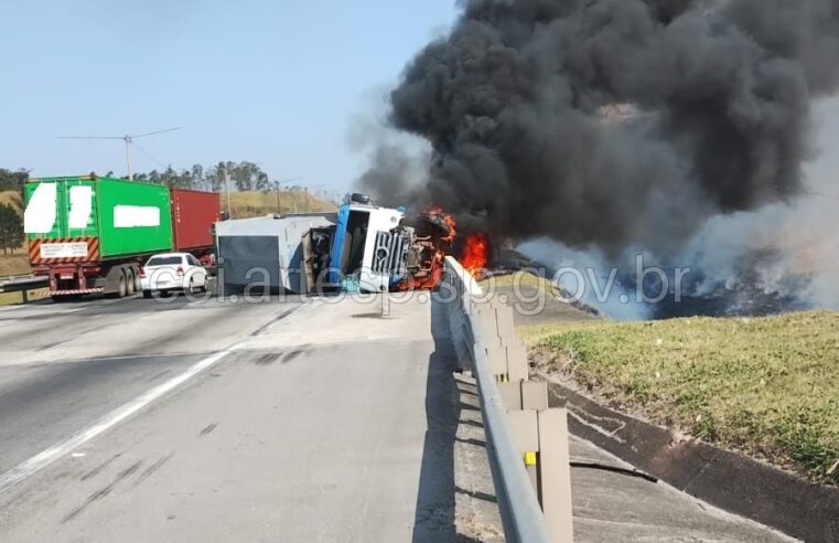 CARRETA PEGA FOGO NO RODOANEL