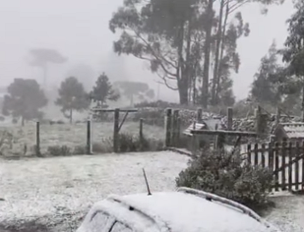 BRASIL: NEVE COBRE CIDADES DO RS E SC