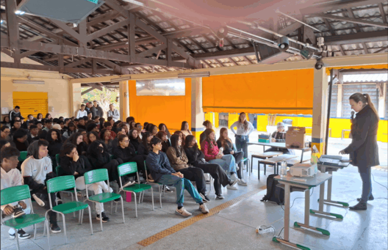 PALESTRA DO SEBRAE-SP PROMOVE REFLEXÃO SOBRE MUDANÇAS E ESCOLHAS PROFISSIONAIS EM ESCOLA ESTADUAL DE DIADEMA