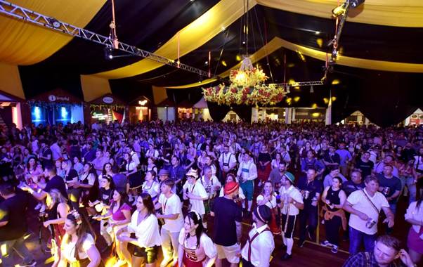 5 PRINCIPAIS OKTOBERFESTS DO BRASIL SE PREPARAM PARA RECEBER MAIS DE 1 MILHÃO DE VISITANTES EM 2025